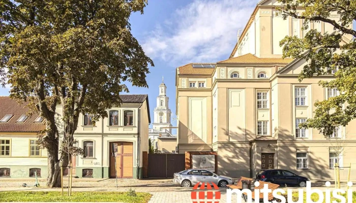 Automašīnu stāvlaukums - Liepāja