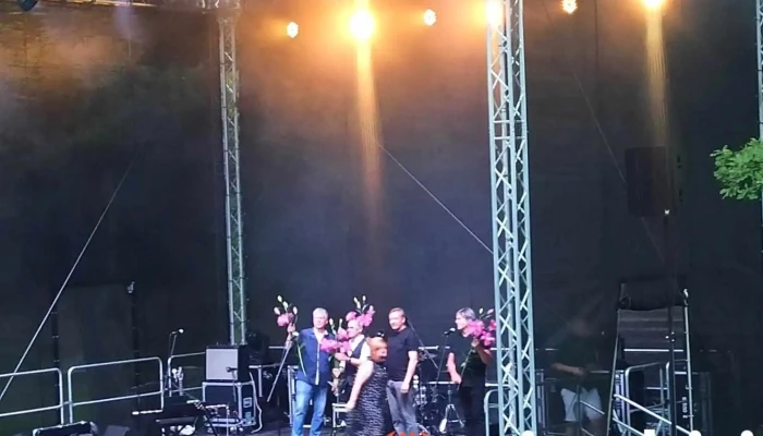 Brīvdabas estrāde ''Ozolāji'' - Kandava