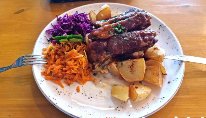Kekis Edieni Un Dzerieni - Saldus