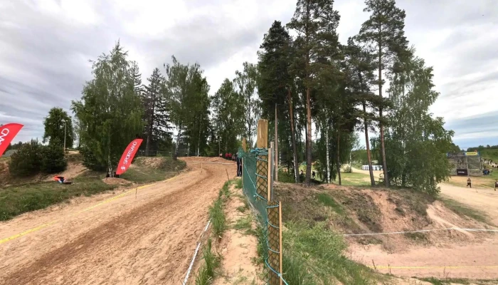 Zelta Zirgs -  Ielas Attels Un 360deg - Ķegums